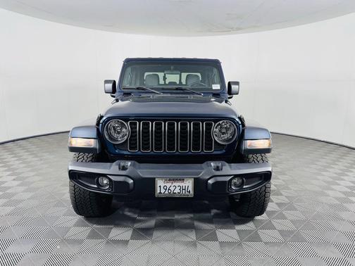 2025 Jeep Gladiator Nighthawk