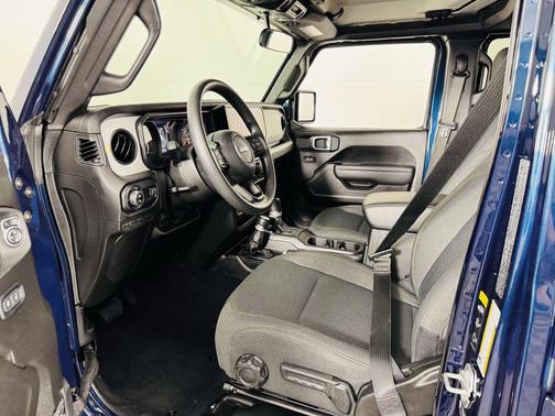 2025 Jeep Gladiator Nighthawk