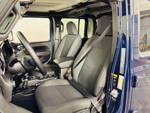 2025 Jeep Gladiator Nighthawk