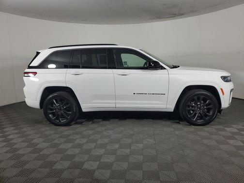 Bright White Clearcoat 2026 Jeep Grand Cherokee Limited