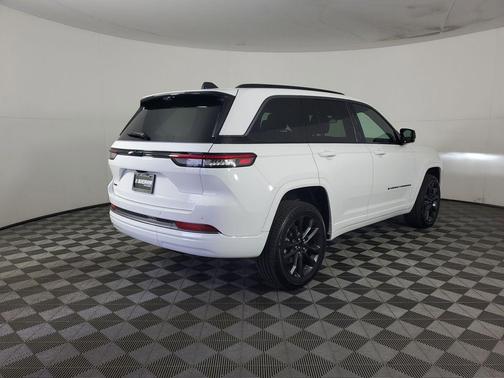 Bright White Clearcoat 2026 Jeep Grand Cherokee Limited