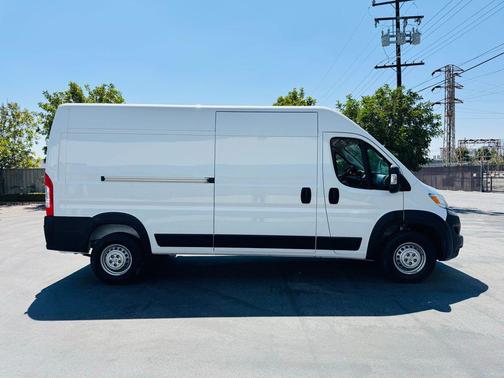 Bright White Clearcoat 2026 RAM ProMaster 2500 Tradesman
