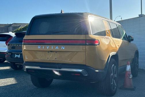 2023 Rivian R1S Adventure