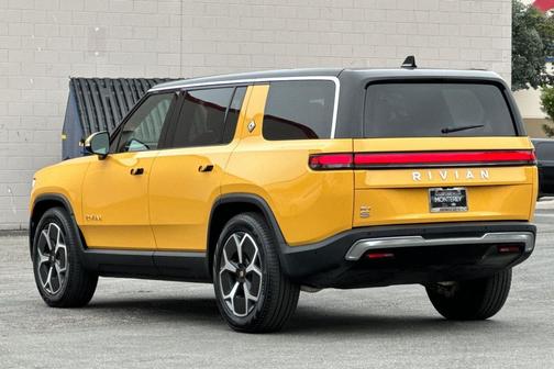 2023 Rivian R1S Adventure