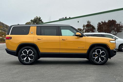 2023 Rivian R1S Adventure