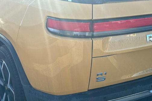 2023 Rivian R1S Adventure