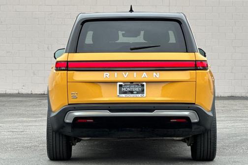 2023 Rivian R1S Adventure