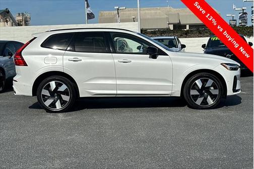 2024 Volvo XC60 Recharge Plug-In Hybrid T8 Plus Dark Theme