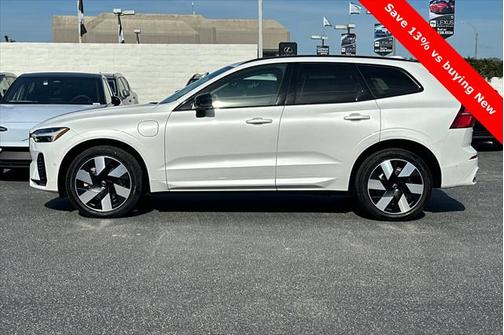 2024 Volvo XC60 Recharge Plug-In Hybrid T8 Plus Dark Theme