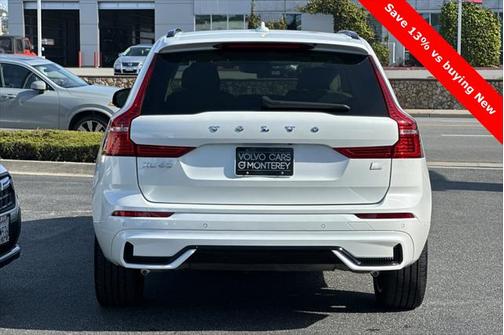 2024 Volvo XC60 Recharge Plug-In Hybrid T8 Plus Dark Theme