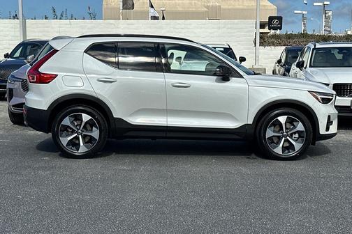 2026 Volvo XC40 B5 Plus