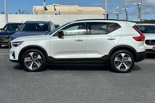 2026 Volvo XC40 B5 Plus