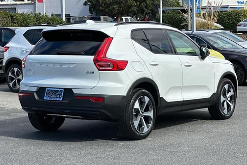 2026 Volvo XC40 B5 Plus