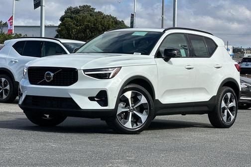 2026 Volvo XC40 B5 Plus