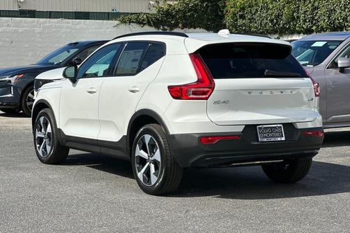 2026 Volvo XC40 B5 Plus