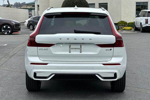2026 Volvo XC60 B5 Plus