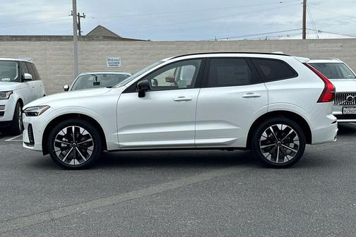 2026 Volvo XC60 B5 Plus