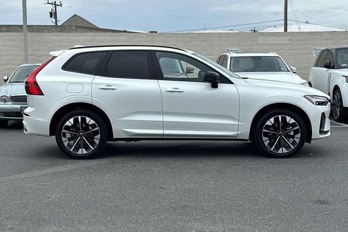 2026 Volvo XC60 B5 Plus