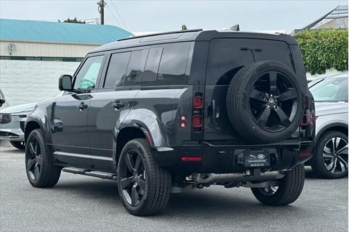 2025 Land Rover Defender 110 P400 X-Dynamic SE