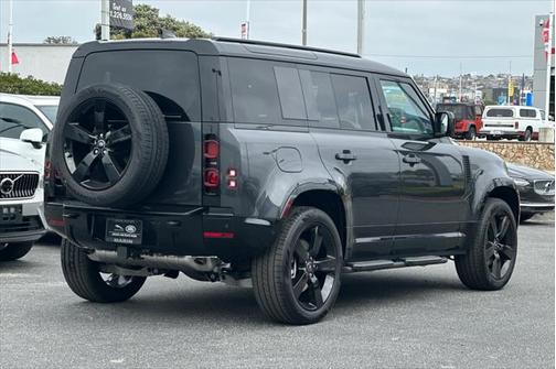 2025 Land Rover Defender 110 P400 X-Dynamic SE