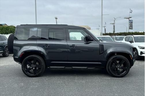 2025 Land Rover Defender 110 P400 X-Dynamic SE