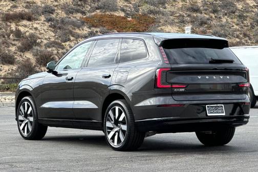 2025 Volvo EX90 Twin Motor Plus