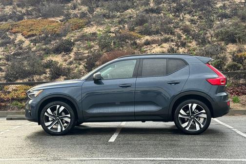 2026 Volvo XC40 B5 Ultra