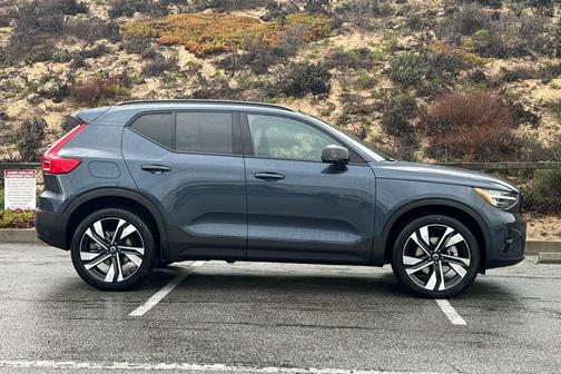 2026 Volvo XC40 B5 Ultra