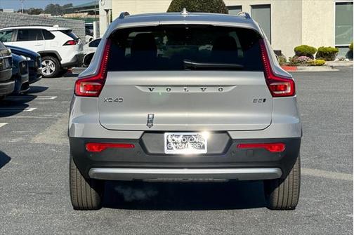 2025 Volvo XC40 Ultra Bright Theme