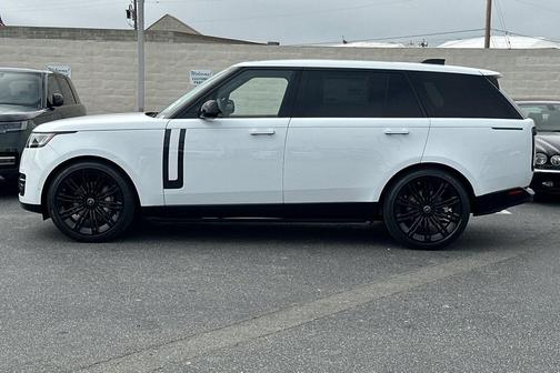 2025 Land Rover Range Rover P400 SE 7 Seat