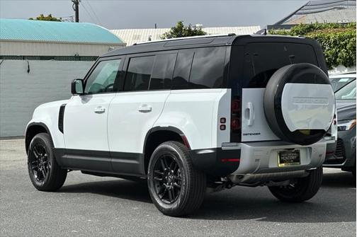 2025 Land Rover Defender 110 P300