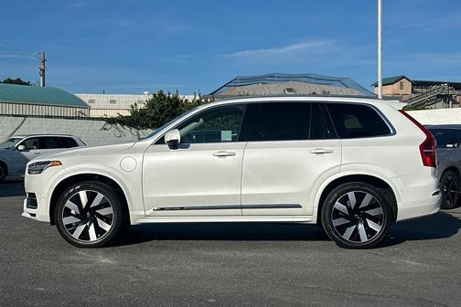 2023 Volvo XC90 Recharge Plug-In Hybrid T8 Ultimate Bright Theme 7-Seater
