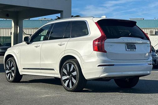 2023 Volvo XC90 Recharge Plug-In Hybrid T8 Ultimate Bright Theme 7-Seater