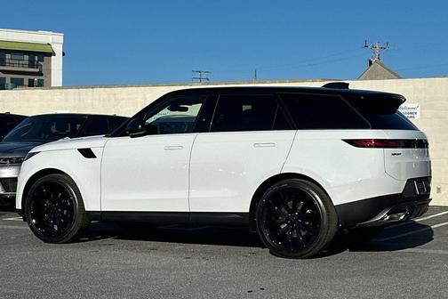 2026 Land Rover Range Rover Sport SE