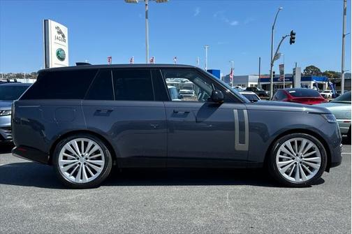 2025 Land Rover Range Rover P530 SE