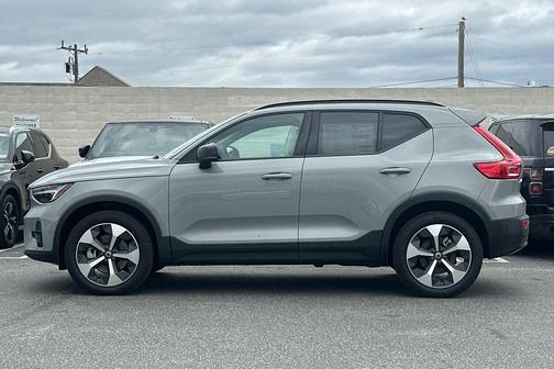 2026 Volvo XC40 B5 Plus