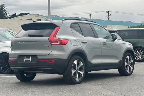 2026 Volvo XC40 B5 Plus