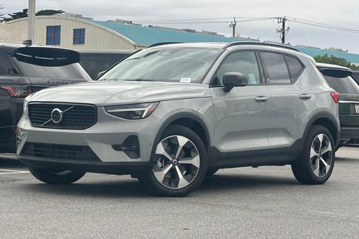 2026 Volvo XC40 B5 Plus