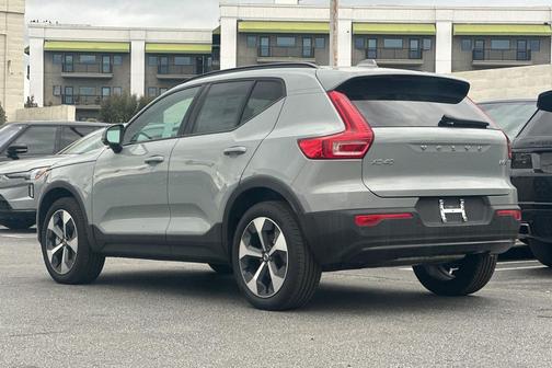 2026 Volvo XC40 B5 Plus