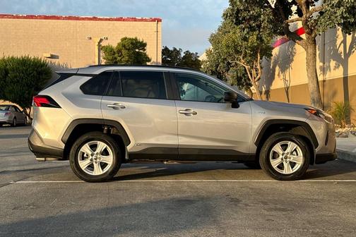 2021 Toyota RAV4 Hybrid LE