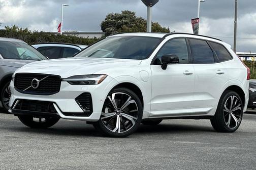 2024 Volvo XC60 Recharge Plug-In Hybrid T8 Ultimate Dark Theme