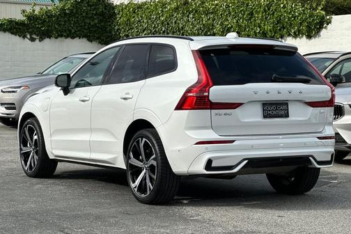 2024 Volvo XC60 Recharge Plug-In Hybrid T8 Ultimate Dark Theme