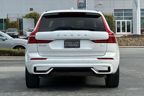 2024 Volvo XC60 Recharge Plug-In Hybrid T8 Ultimate Dark Theme