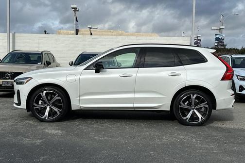 2024 Volvo XC60 Recharge Plug-In Hybrid T8 Ultimate Dark Theme