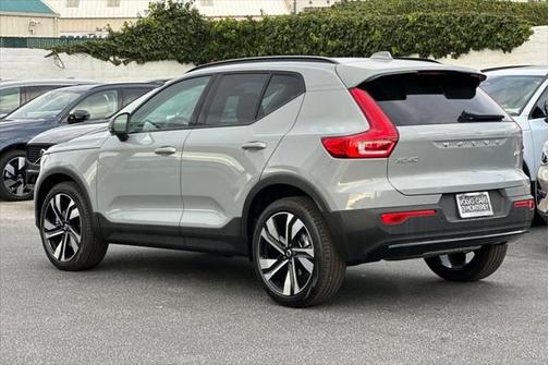 2025 Volvo XC40 Ultra Dark Theme
