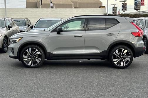 2025 Volvo XC40 Ultra Dark Theme