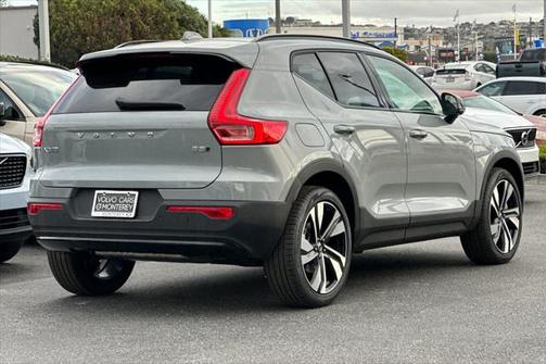 2025 Volvo XC40 Ultra Dark Theme