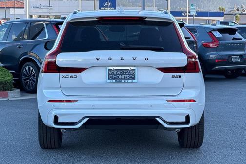 2026 Volvo XC60 B5 Ultra Black Edition