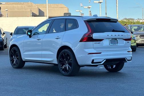 2026 Volvo XC60 B5 Ultra Black Edition