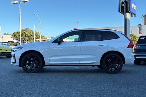 2026 Volvo XC60 B5 Ultra Black Edition